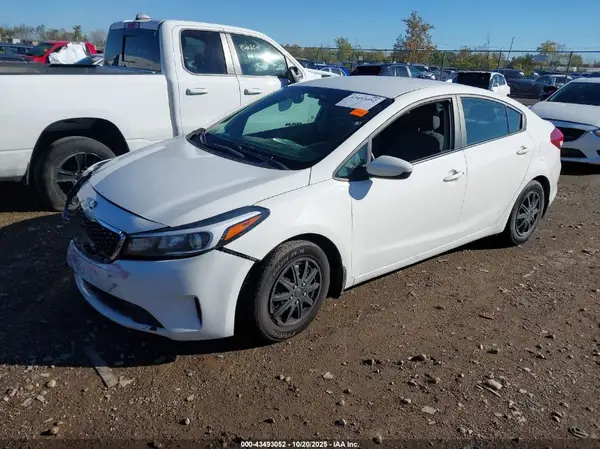 3KPFK4A70HE063867 2017 KIA FORTE - Image 2
