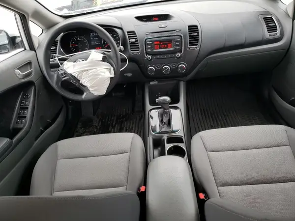 3KPFK4A70HE064615 2017 KIA FORTE - Image 8