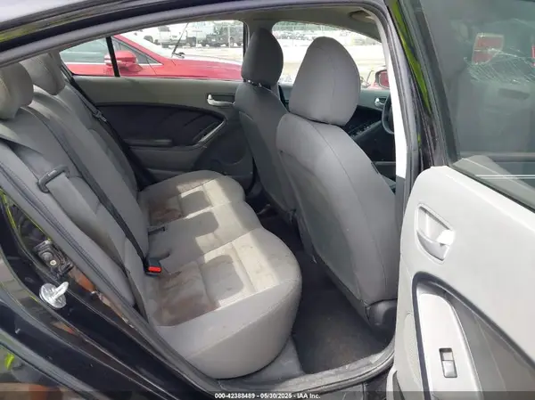 3KPFK4A70HE064694 2017 KIA FORTE - Image 8