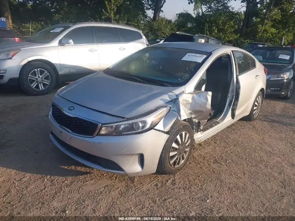 3KPFK4A70HE065117 2017 KIA FORTE - Image 2