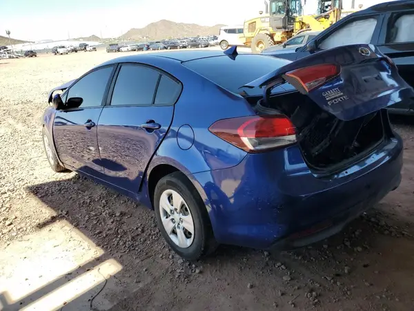 3KPFK4A70HE065926 2017 KIA FORTE - Image 2