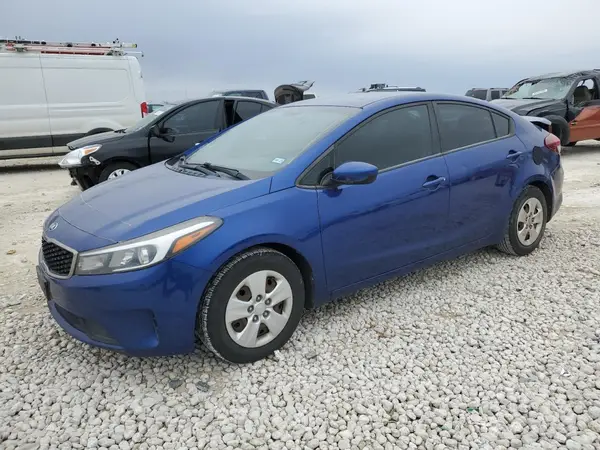 3KPFK4A70HE066557 2017 KIA FORTE - Image 1