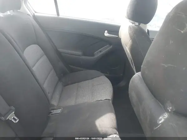 3KPFK4A70HE067174 2017 KIA FORTE - Image 8