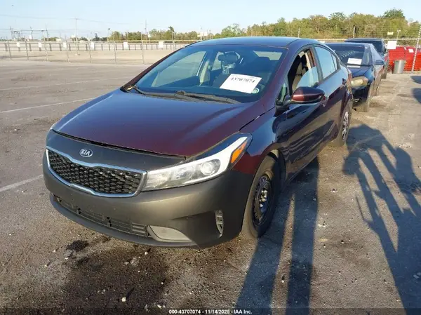 3KPFK4A70HE067899 2017 KIA FORTE - Image 2