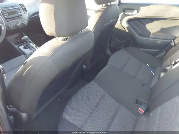 3KPFK4A70HE067899 2017 KIA FORTE - Image 8