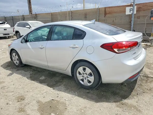3KPFK4A70HE067949 2017 KIA FORTE - Image 2
