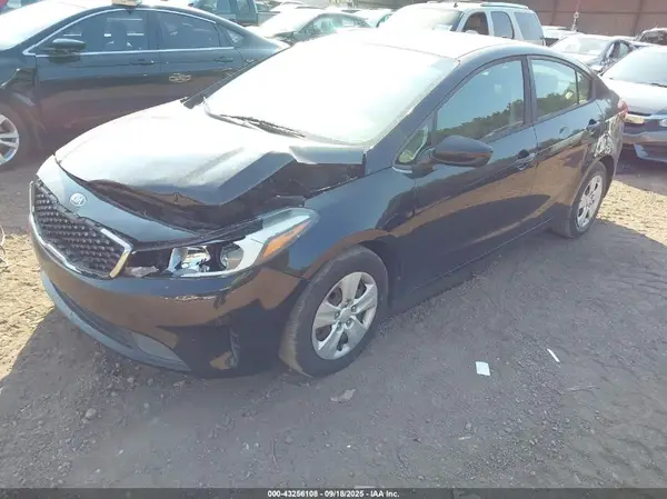 3KPFK4A70HE068423 2017 KIA FORTE - Image 2