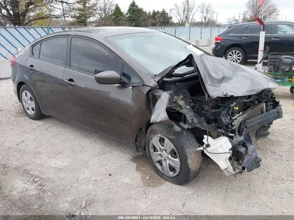 3KPFK4A70HE068650 2017 KIA FORTE - Image 1