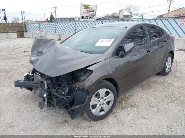 3KPFK4A70HE068650 2017 KIA FORTE - Image 2