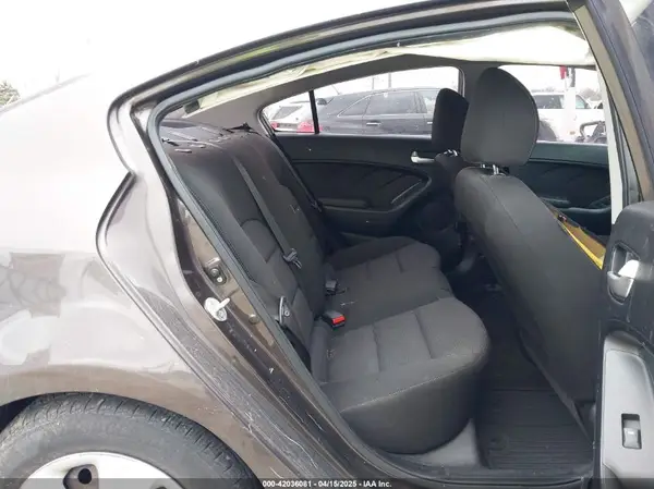 3KPFK4A70HE068650 2017 KIA FORTE - Image 8
