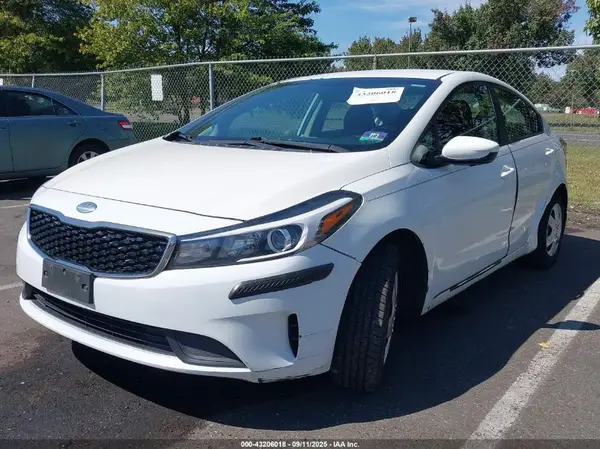 3KPFK4A70HE069247 2017 KIA FORTE - Image 2