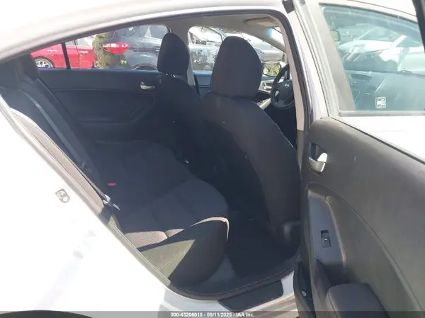 3KPFK4A70HE069247 2017 KIA FORTE - Image 8
