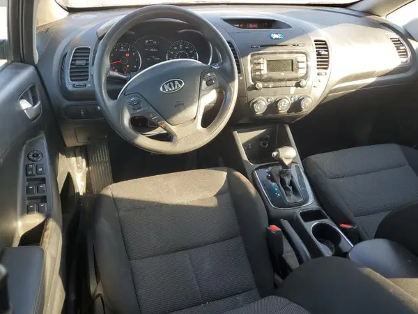 3KPFK4A70HE069393 2017 KIA FORTE - Image 8