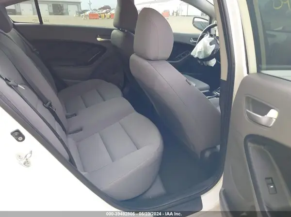 3KPFK4A70HE070317 2017 KIA FORTE - Image 8