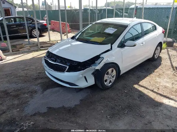 3KPFK4A70HE072357 2017 KIA FORTE - Image 2