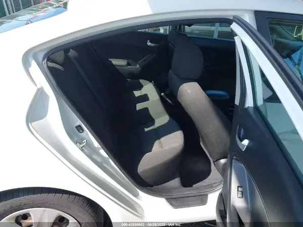 3KPFK4A70HE072357 2017 KIA FORTE - Image 8