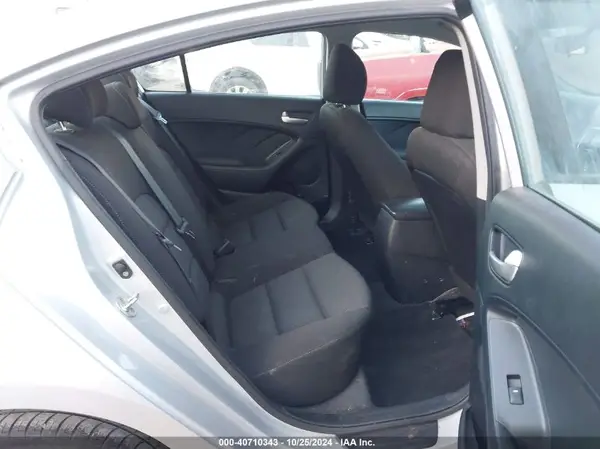 3KPFK4A70HE073699 2017 KIA FORTE - Image 8