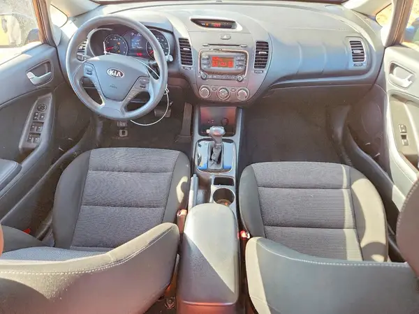 3KPFK4A70HE073914 2017 KIA FORTE - Image 8