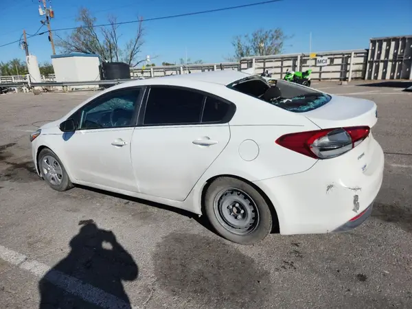 3KPFK4A70HE074495 2017 KIA FORTE - Image 2