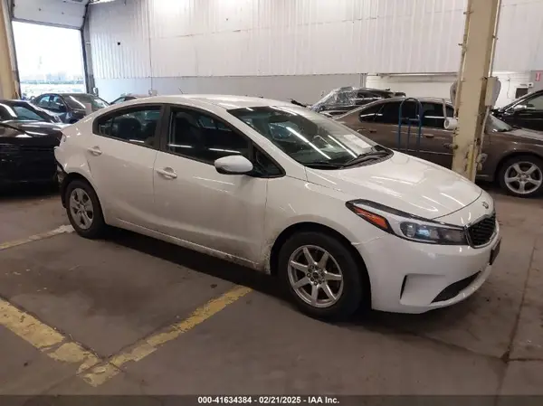 3KPFK4A70HE076442 2017 KIA FORTE - Image 1