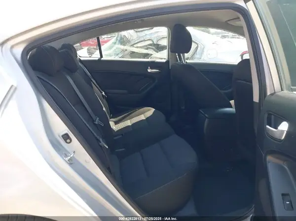 3KPFK4A70HE078384 2017 KIA FORTE - Image 8