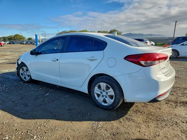 3KPFK4A70HE078823 2017 KIA FORTE - Image 2