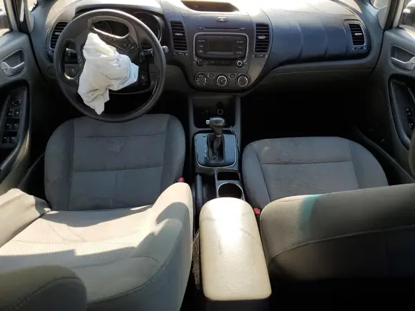 3KPFK4A70HE079017 2017 KIA FORTE - Image 8