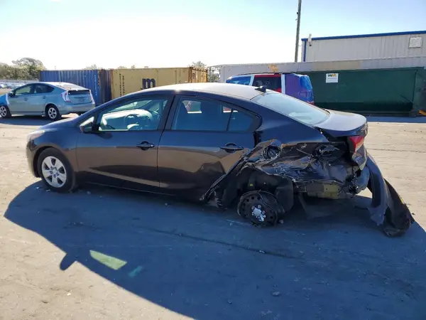 3KPFK4A70HE081415 2017 KIA FORTE - Image 2