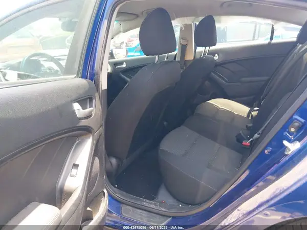 3KPFK4A70HE081818 2017 KIA FORTE - Image 8