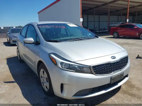3KPFK4A70HE082242 2017 KIA FORTE - Image 1