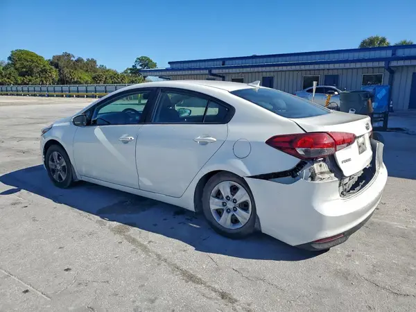3KPFK4A70HE082564 2017 KIA FORTE - Image 2