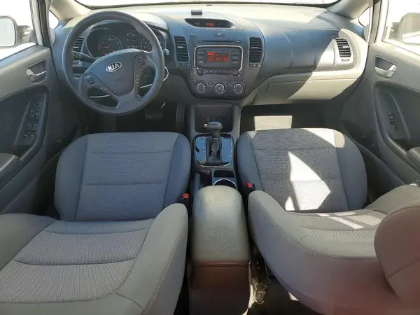 3KPFK4A70HE082564 2017 KIA FORTE - Image 8