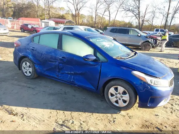 3KPFK4A70HE082581 2017 KIA FORTE - Image 1