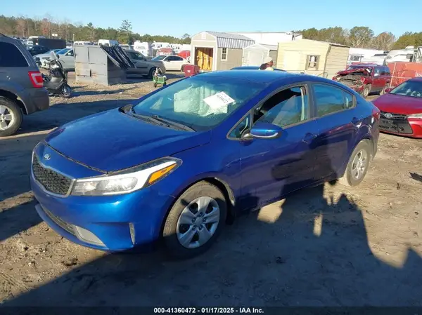 3KPFK4A70HE082581 2017 KIA FORTE - Image 2