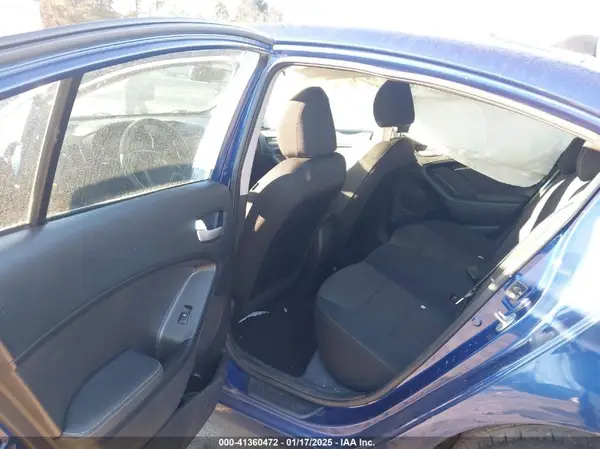 3KPFK4A70HE082581 2017 KIA FORTE - Image 8