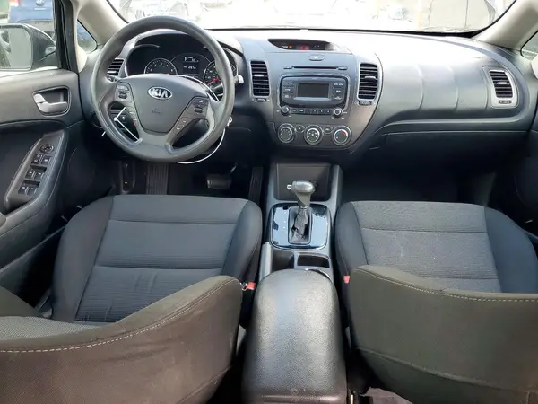 3KPFK4A70HE083116 2017 KIA FORTE - Image 8
