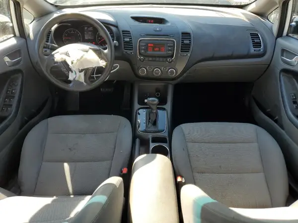 3KPFK4A70HE083214 2017 KIA FORTE - Image 8