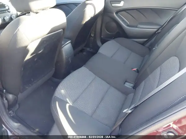 3KPFK4A70HE084394 2017 KIA FORTE - Image 8