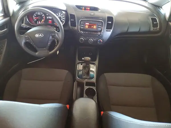 3KPFK4A70HE084668 2017 KIA FORTE - Image 8