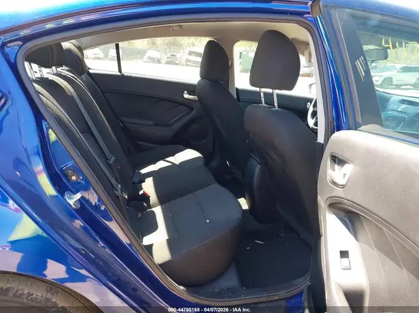 3KPFK4A70HE085559 2017 KIA FORTE - Image 8