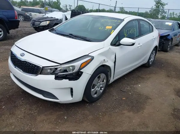 3KPFK4A70HE085660 2017 KIA FORTE - Image 2