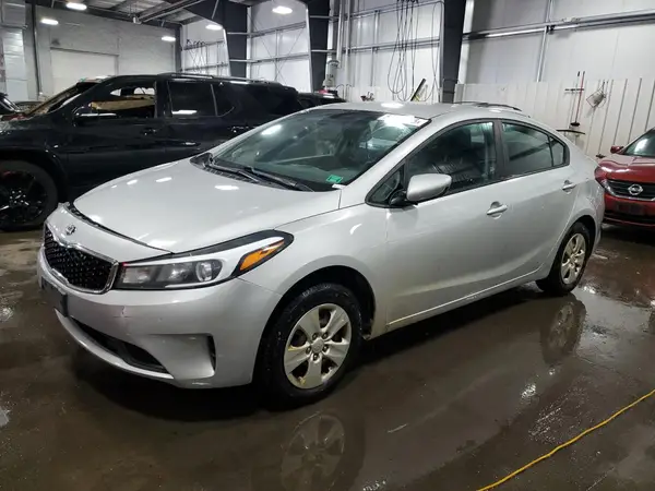 3KPFK4A70HE085996 2017 KIA FORTE - Image 1