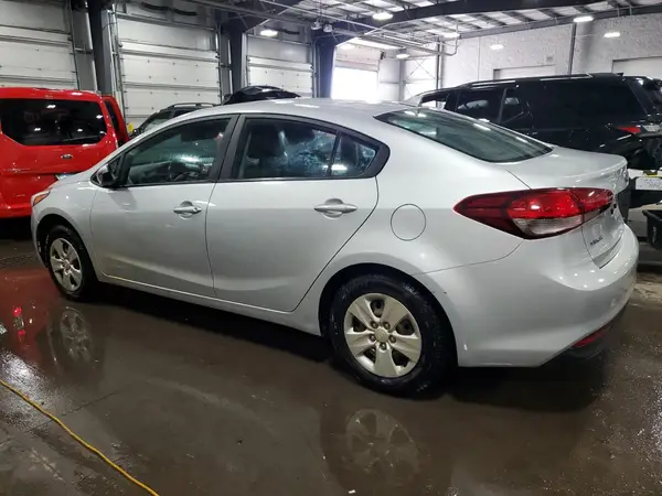 3KPFK4A70HE085996 2017 KIA FORTE - Image 2
