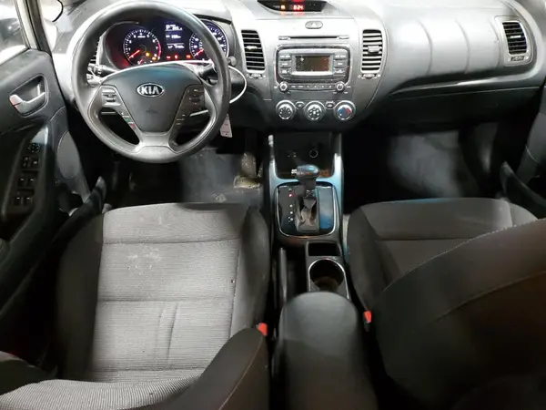 3KPFK4A70HE085996 2017 KIA FORTE - Image 8