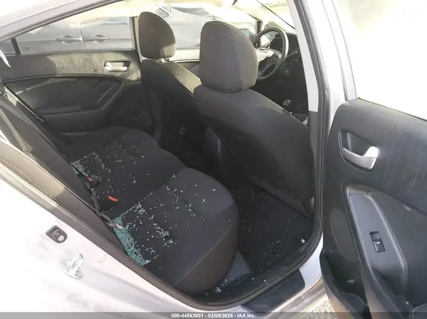 3KPFK4A70HE092687 2017 KIA FORTE - Image 8