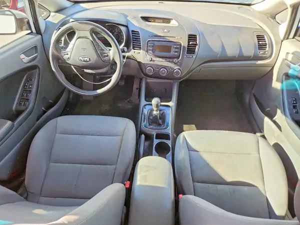 3KPFK4A70HE092737 2017 KIA FORTE - Image 8