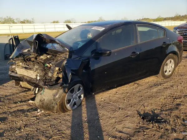 3KPFK4A70HE093385 2017 KIA FORTE - Image 1