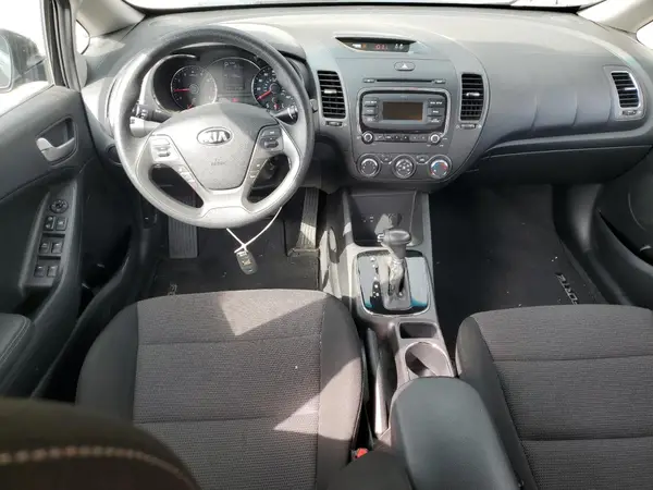 3KPFK4A70HE093886 2017 KIA FORTE - Image 8