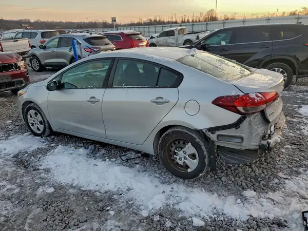 3KPFK4A70HE096478 2017 KIA FORTE - Image 2