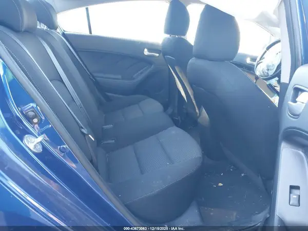 3KPFK4A70HE097842 2017 KIA FORTE - Image 8